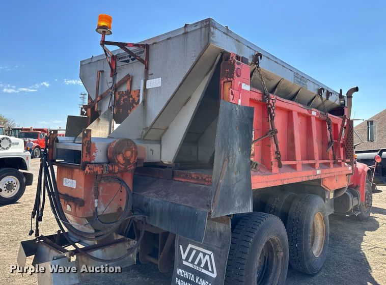image for item ER8977 1991 International F4900 dump truck