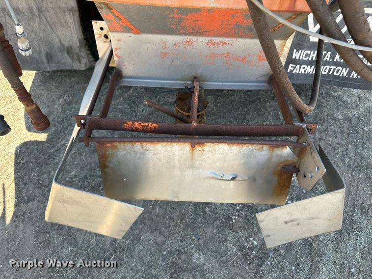 image for item ER8977 1991 International F4900 dump truck