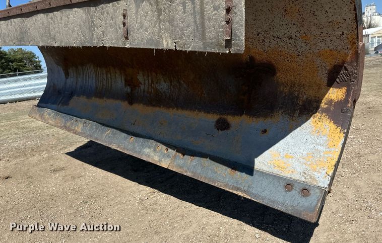 image for item ER8977 1991 International F4900 dump truck