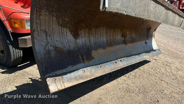 image for item ER8977 1991 International F4900 dump truck