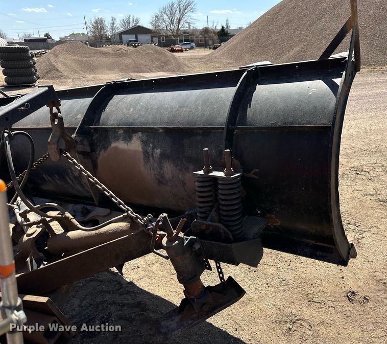 image for item ER8977 1991 International F4900 dump truck