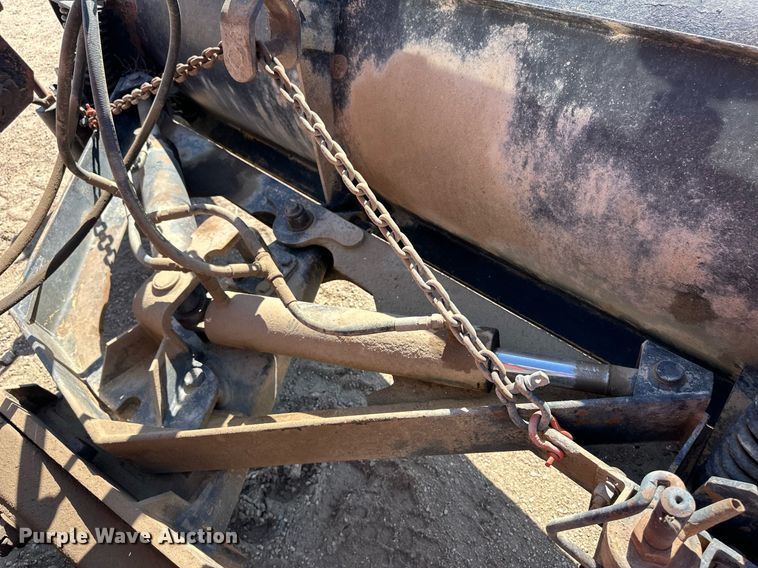 image for item ER8977 1991 International F4900 dump truck