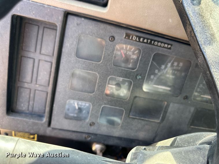 image for item ER8977 1991 International F4900 dump truck