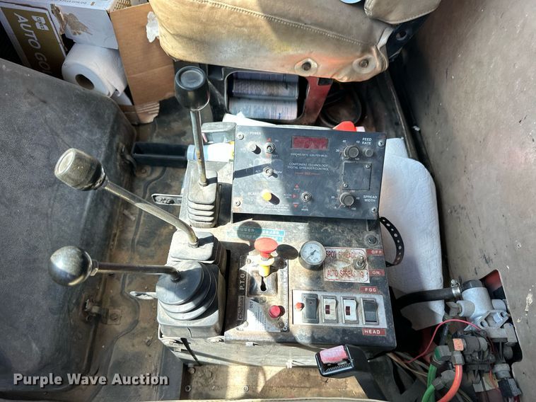 image for item ER8977 1991 International F4900 dump truck