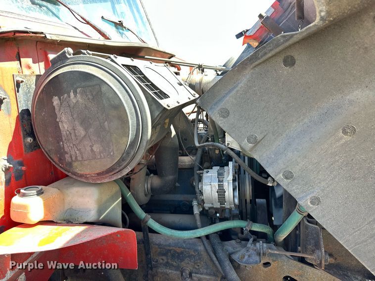 image for item ER8977 1991 International F4900 dump truck