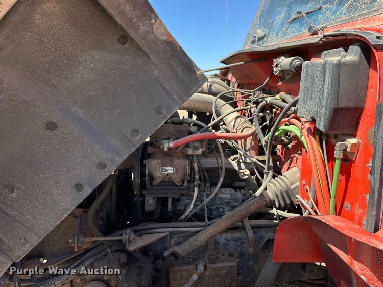 image for item ER8977 1991 International F4900 dump truck