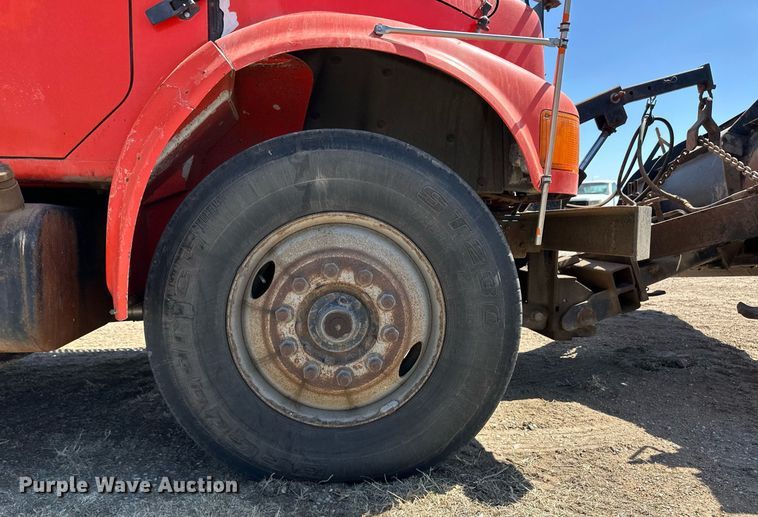 image for item ER8977 1991 International F4900 dump truck