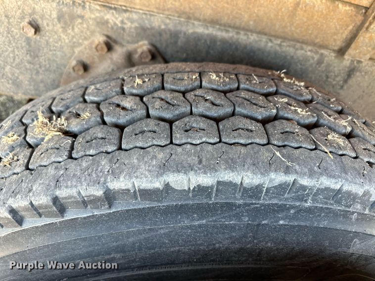 image for item ER8977 1991 International F4900 dump truck