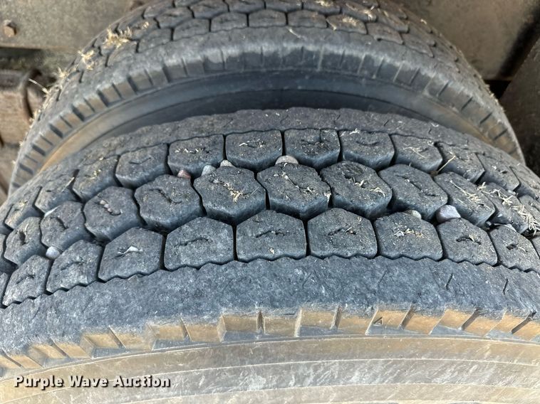 image for item ER8977 1991 International F4900 dump truck