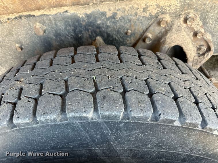 image for item ER8977 1991 International F4900 dump truck