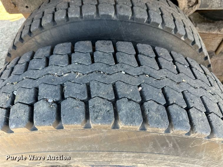 image for item ER8977 1991 International F4900 dump truck