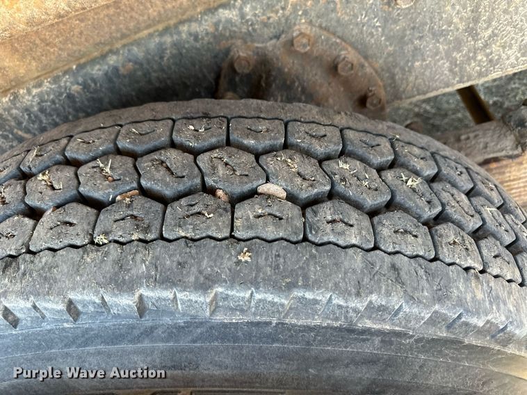 image for item ER8977 1991 International F4900 dump truck