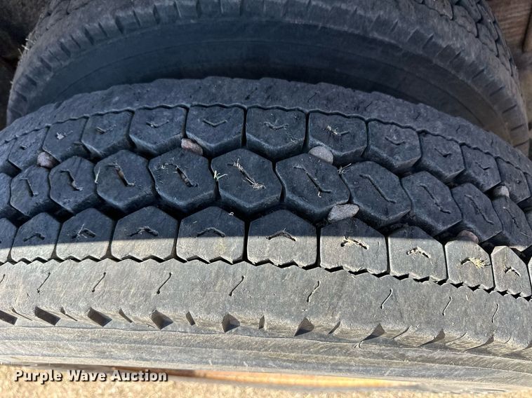 image for item ER8977 1991 International F4900 dump truck