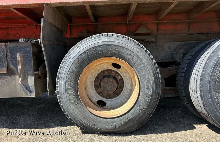 image for item ER8977 1991 International F4900 dump truck