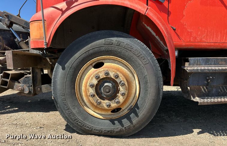 image for item ER8977 1991 International F4900 dump truck