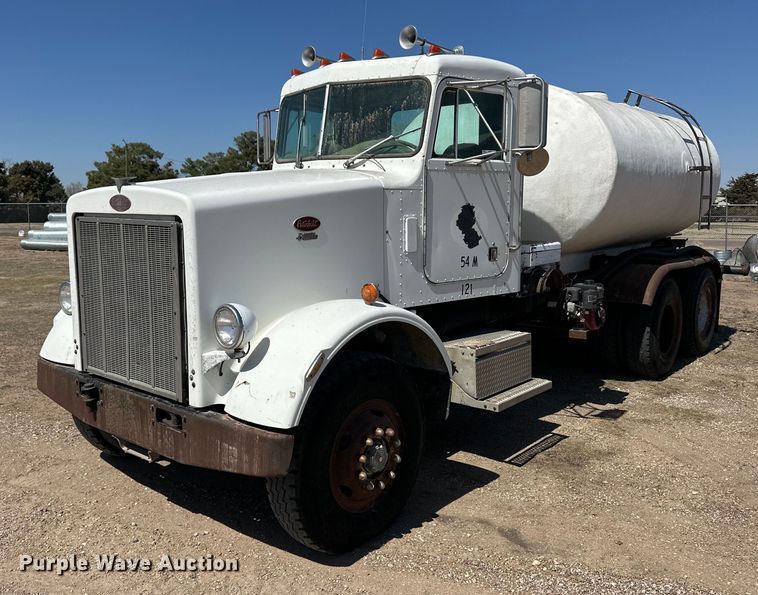 image for item ER8978 1986 Peterbilt 349 water truck
