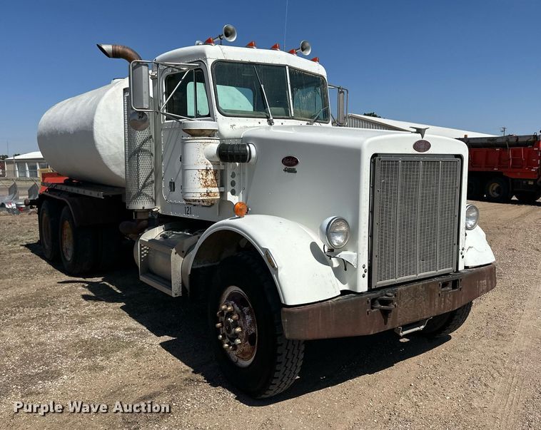 image for item ER8978 1986 Peterbilt 349 water truck