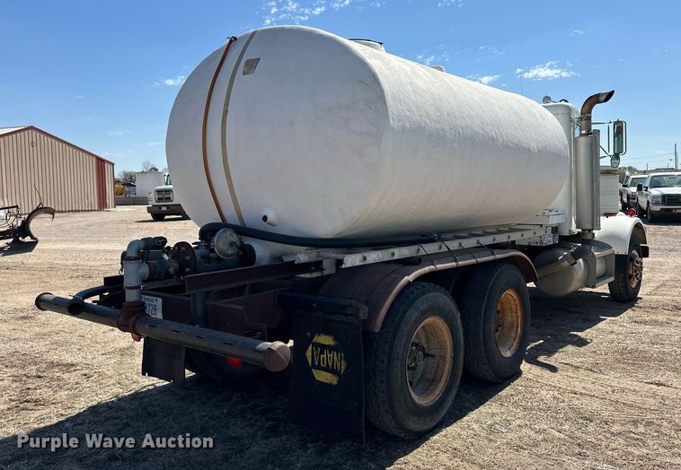 image for item ER8978 1986 Peterbilt 349 water truck