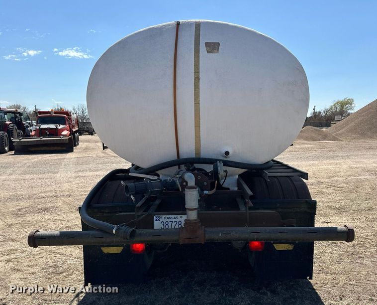 image for item ER8978 1986 Peterbilt 349 water truck