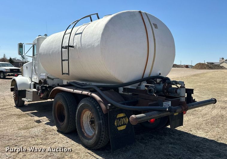 image for item ER8978 1986 Peterbilt 349 water truck