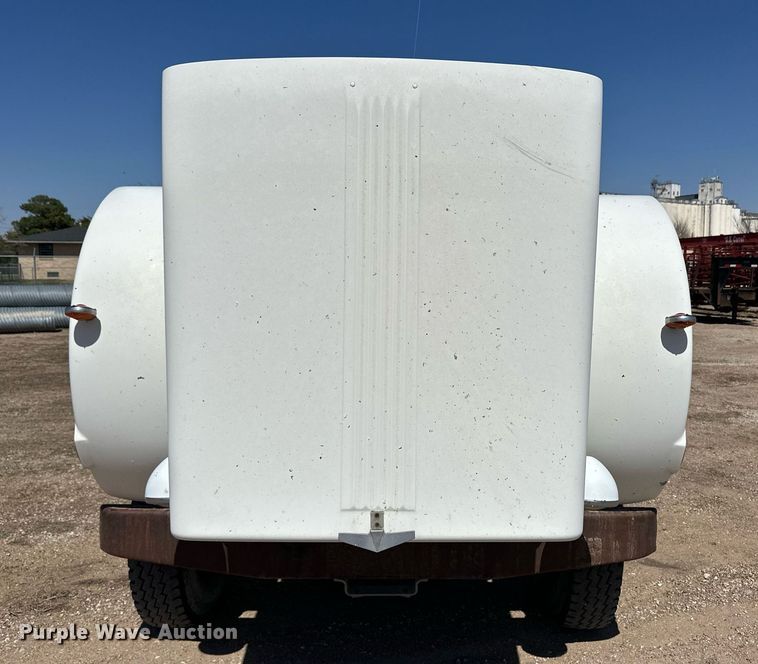 image for item ER8978 1986 Peterbilt 349 water truck