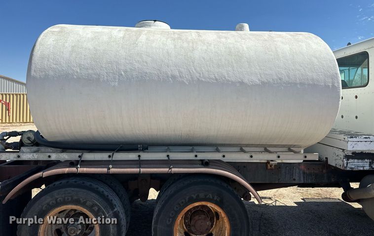 image for item ER8978 1986 Peterbilt 349 water truck