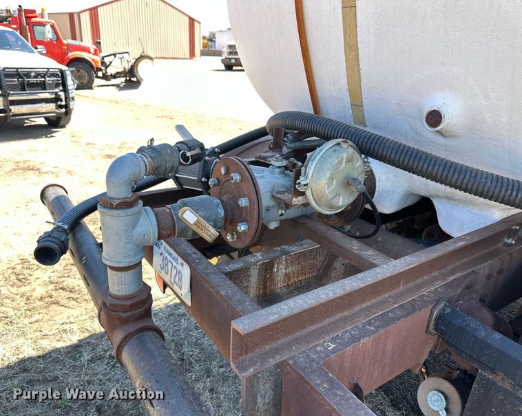 image for item ER8978 1986 Peterbilt 349 water truck