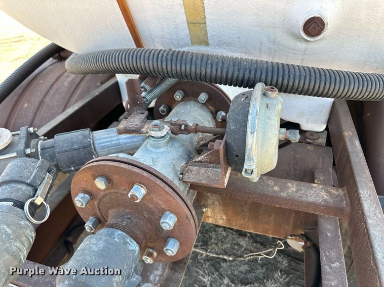 image for item ER8978 1986 Peterbilt 349 water truck