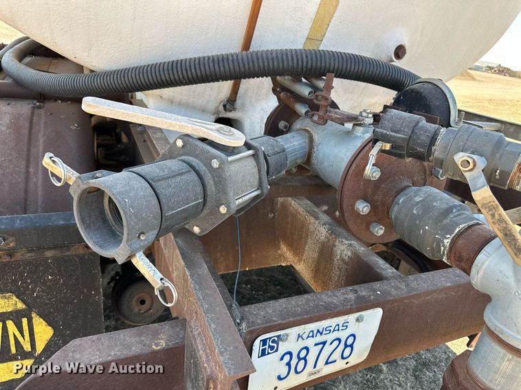 image for item ER8978 1986 Peterbilt 349 water truck