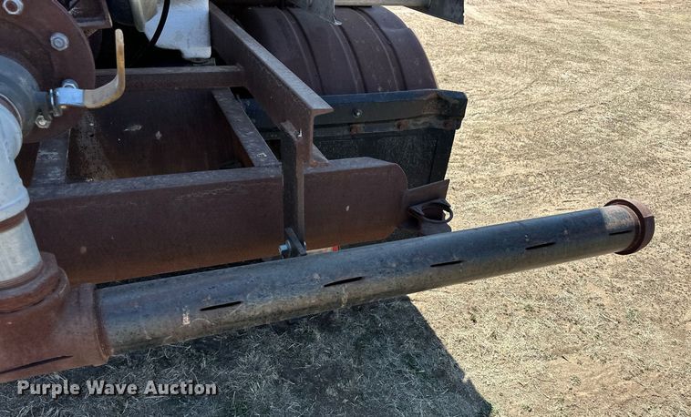 image for item ER8978 1986 Peterbilt 349 water truck