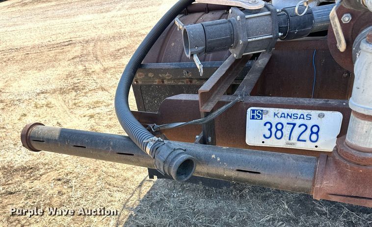 image for item ER8978 1986 Peterbilt 349 water truck