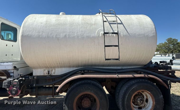 image for item ER8978 1986 Peterbilt 349 water truck