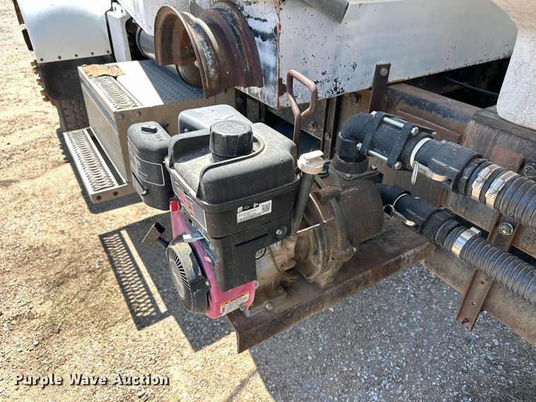 image for item ER8978 1986 Peterbilt 349 water truck