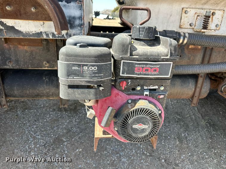 image for item ER8978 1986 Peterbilt 349 water truck