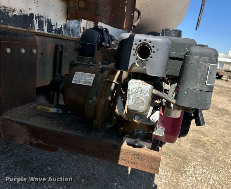 image for item ER8978 1986 Peterbilt 349 water truck