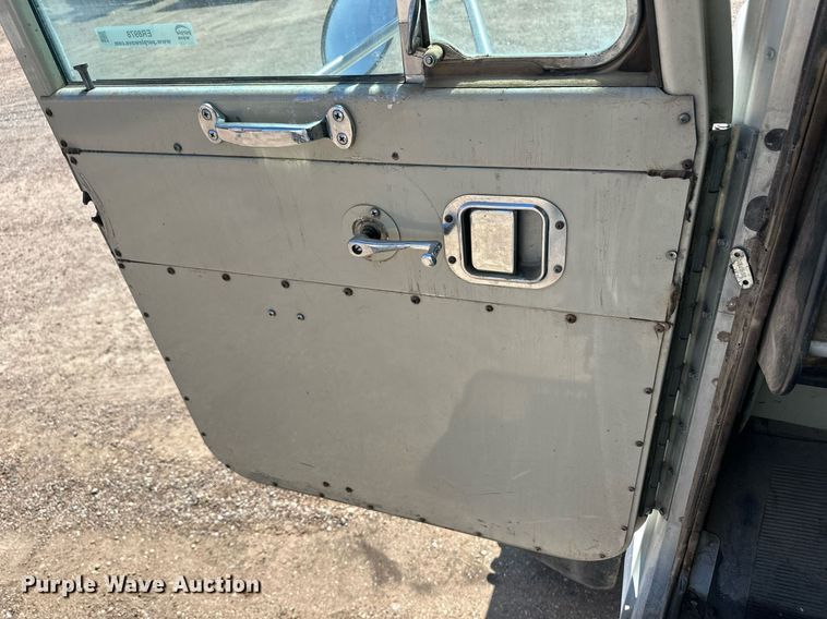 image for item ER8978 1986 Peterbilt 349 water truck