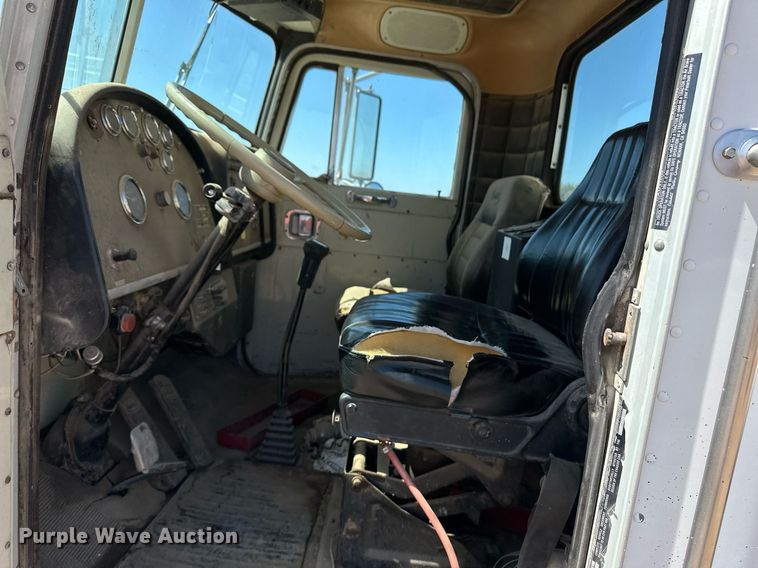 image for item ER8978 1986 Peterbilt 349 water truck