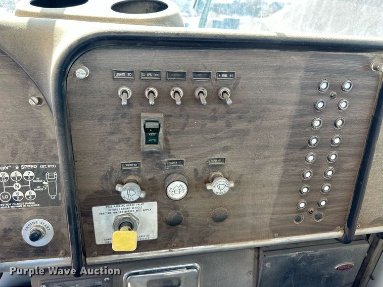 image for item ER8978 1986 Peterbilt 349 water truck