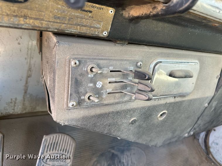 image for item ER8978 1986 Peterbilt 349 water truck