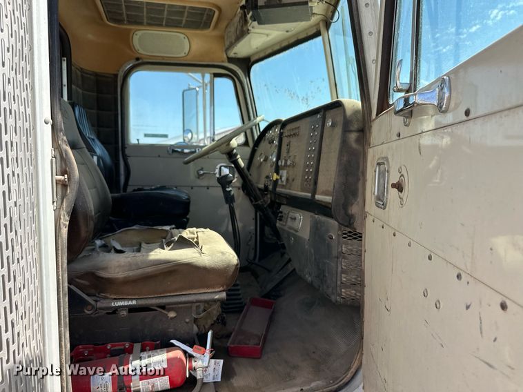 image for item ER8978 1986 Peterbilt 349 water truck