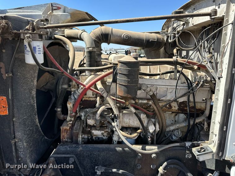 image for item ER8978 1986 Peterbilt 349 water truck