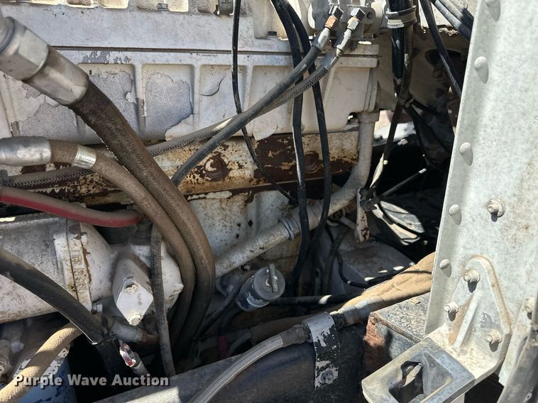 image for item ER8978 1986 Peterbilt 349 water truck