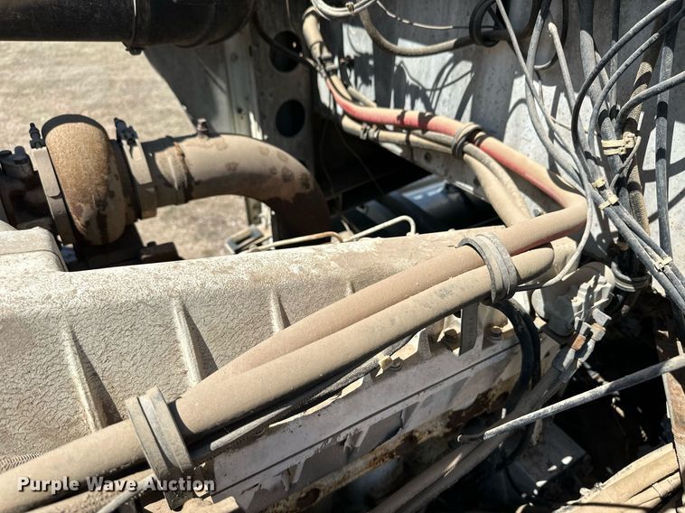 image for item ER8978 1986 Peterbilt 349 water truck