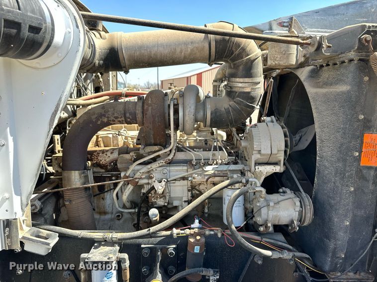 image for item ER8978 1986 Peterbilt 349 water truck