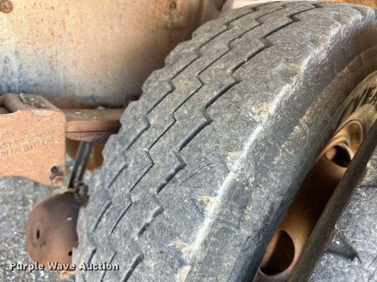 image for item ER8978 1986 Peterbilt 349 water truck