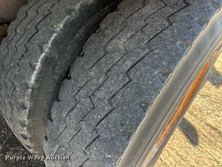 image for item ER8978 1986 Peterbilt 349 water truck