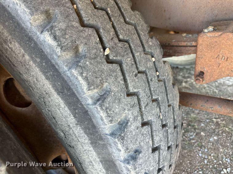 image for item ER8978 1986 Peterbilt 349 water truck