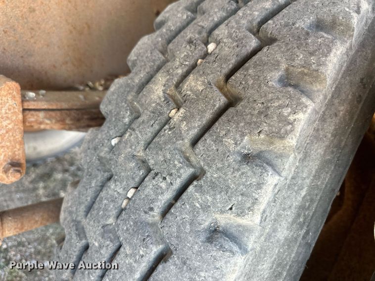 image for item ER8978 1986 Peterbilt 349 water truck