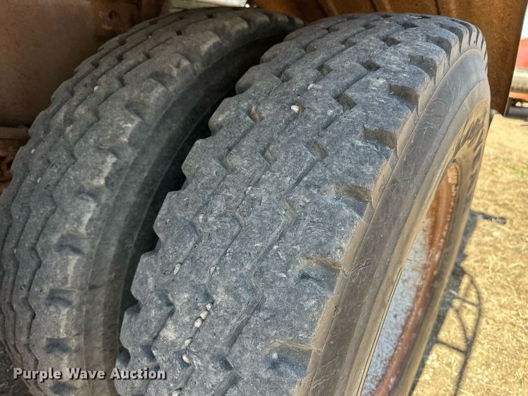 image for item ER8978 1986 Peterbilt 349 water truck