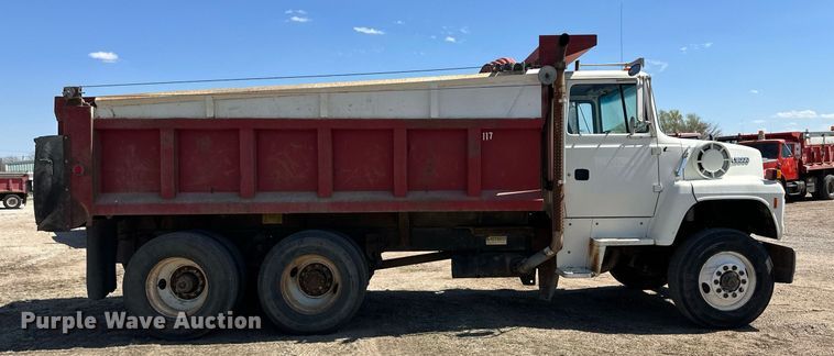 image for item ER8979 1992 Ford L9000 dump truck
